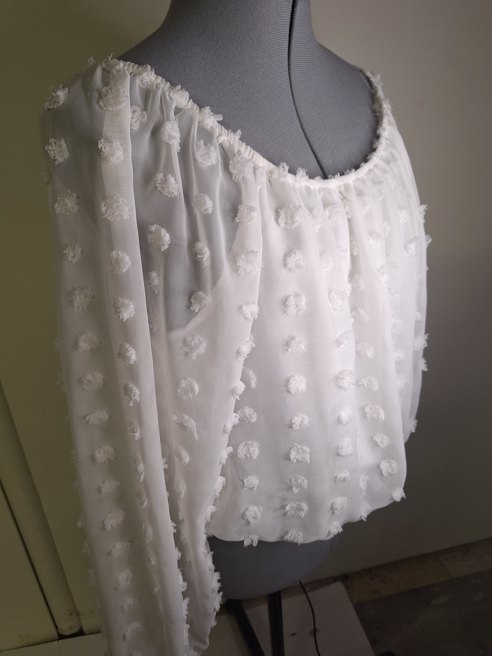 Audrey Parks White Lg Poka-Dot Textured Long Cropped Sleeve Top Size Med